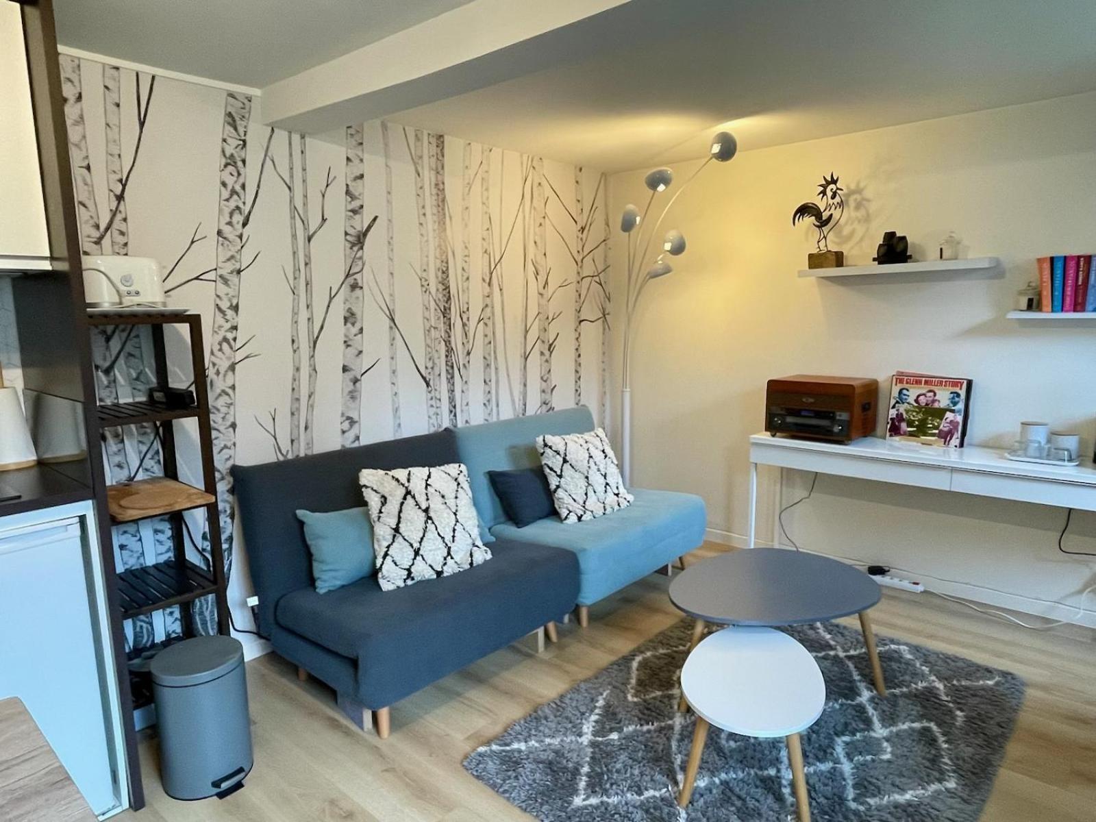 Maisonnette Dans Jardin Partage Colombes  Exterior photo